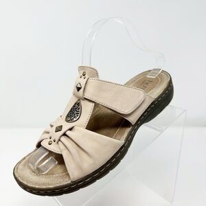 Hotter Blush Pink Boho Studded Medallion Suede Slip on Comfort Sandals Size 8.5